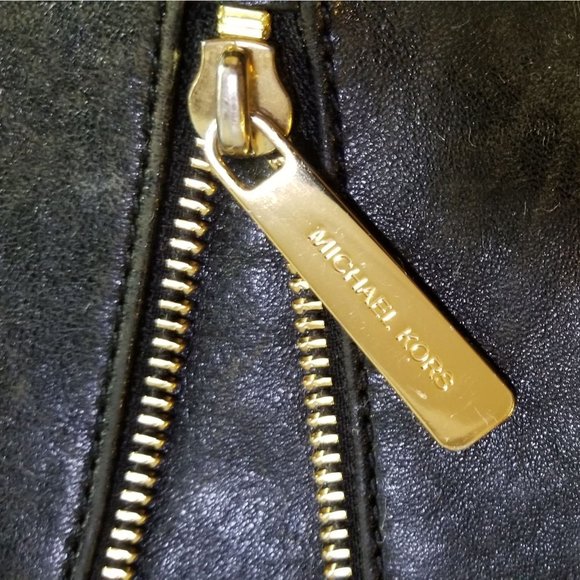 Michael Kors Newman Leather Hobo Bag Zip Accent Gold Hardware - Picture 3 of 12